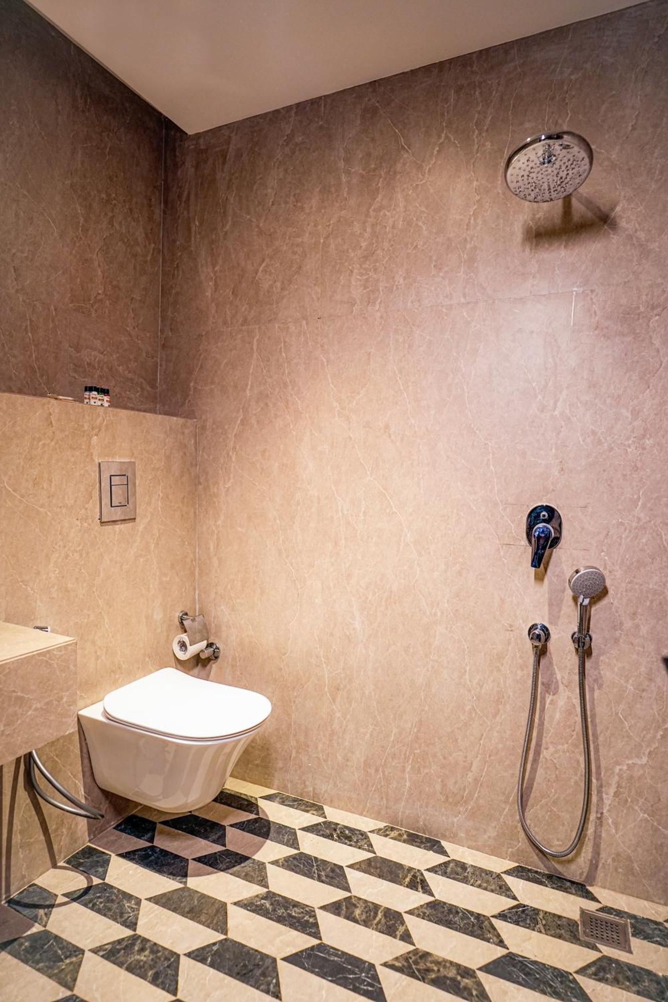 Hotel Tanveer, Kurali Экстерьер фото