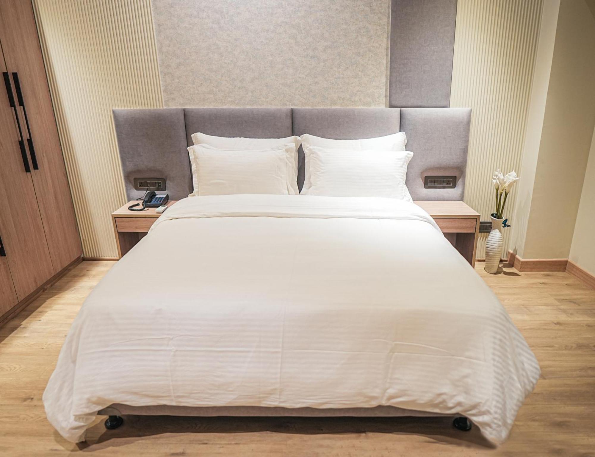 Hotel Tanveer, Kurali Экстерьер фото