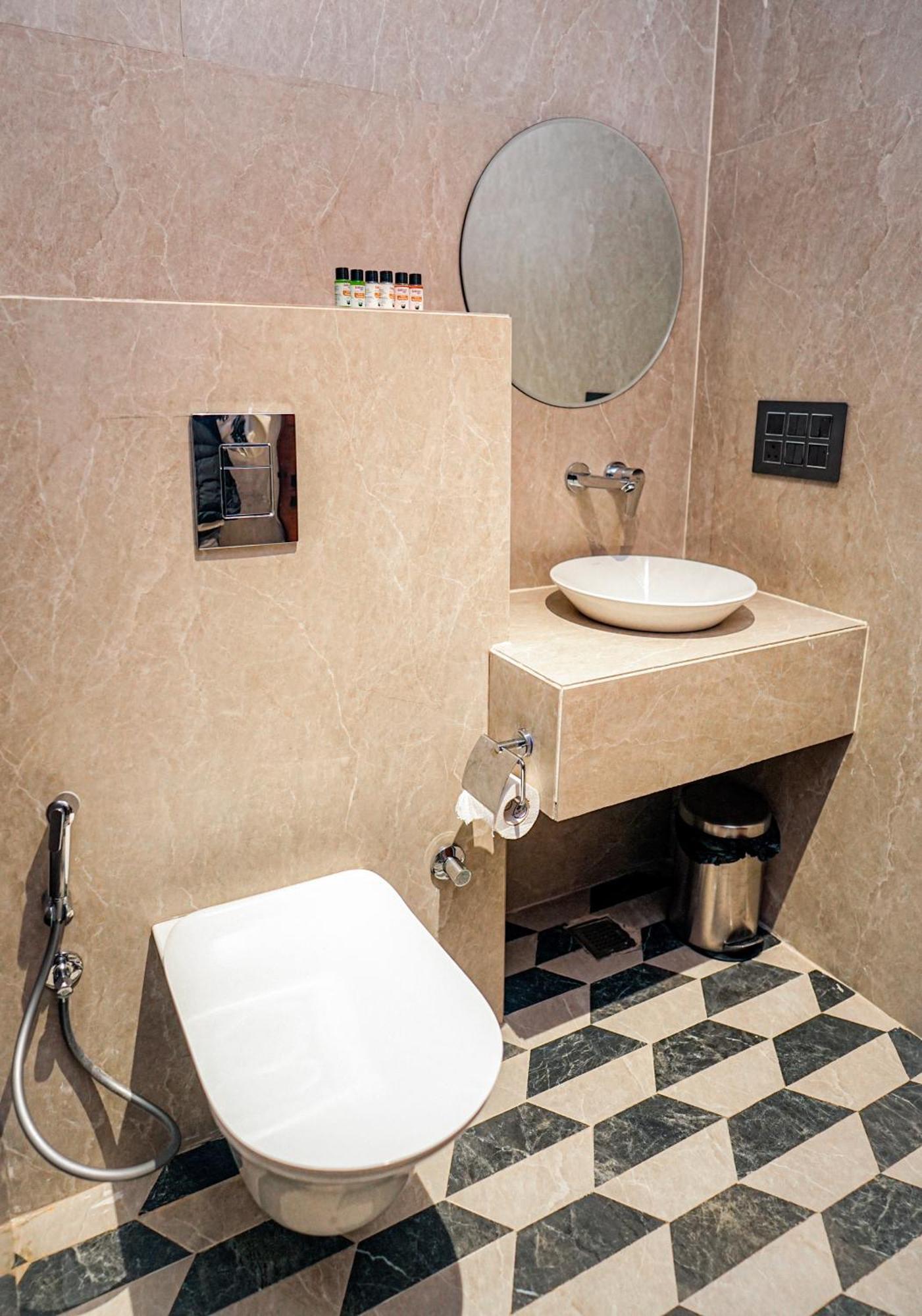 Hotel Tanveer, Kurali Экстерьер фото